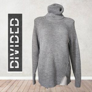 Divided Light Gray Ribbed Turtleneck Sweater Small